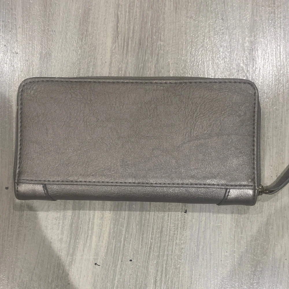 Jessica Simpson Metallic Gray Wallet